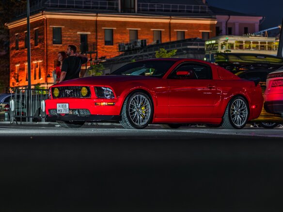 2005 Ford Mustang V, пурпурный, 3300000 рублей - вид 4