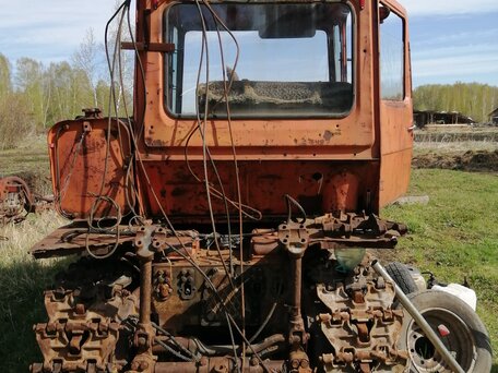 1988 ВгТЗ ДТ-75/ДЗ-42, красный, 350000 рублей, вид 4