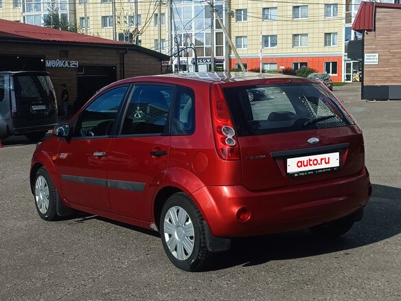 2007 Ford Fiesta Mk5, красный - вид 3
