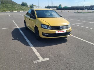 2018 Volkswagen Polo V Рестайлинг, жёлтый, 590000 рублей, вид 1