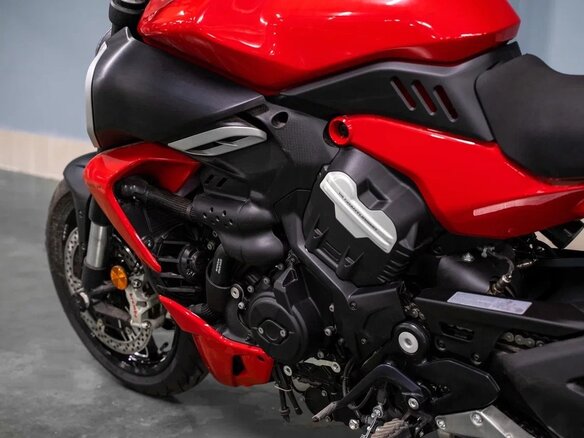 2023 Ducati Diavel V4, красный - вид 15