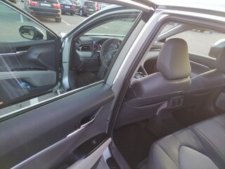 2020 Toyota Camry VIII (XV70), серебристый, 2800000 рублей, вид 5