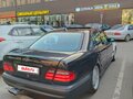 1998 Mercedes-Benz E-Класс 430 II (W210, S210), чёрный, 990000 рублей