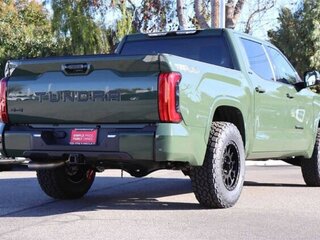 2024 Toyota Tundra CrewMax III, зелёный, 8065956 рублей, вид 5