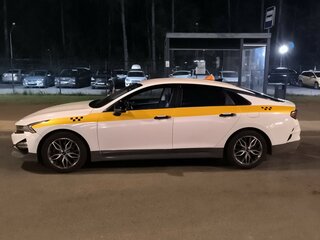 2022 Kia K5 III, белый, 2100000 рублей, вид 4