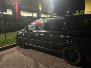 2002 Mitsubishi Chariot Grandis III, чёрный, 550000 рублей, вид 3