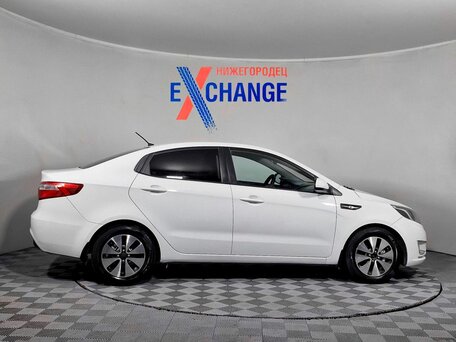 2013 Kia Rio 5-speed III, белый, 609000 рублей, вид 3