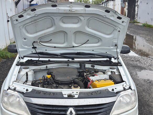 2010 Renault Logan I Рестайлинг, белый, 900000 рублей - вид 10