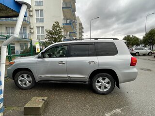 2012 Toyota Land Cruiser 200 Series Рестайлинг 1, серебристый, 4100000 рублей, вид 3