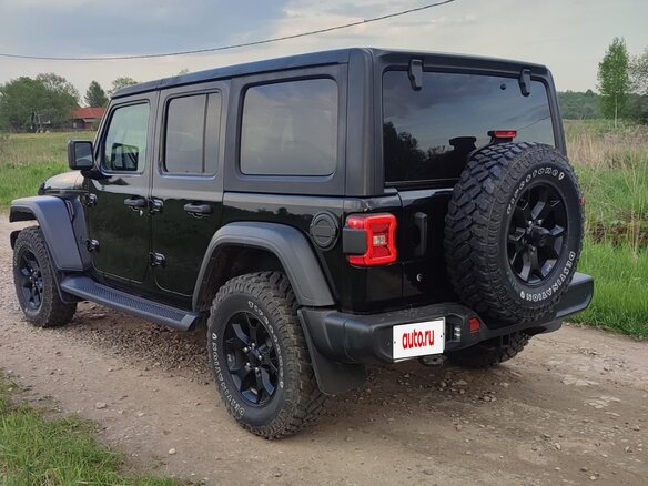 2021 Jeep Wrangler IV (JL), чёрный, 2800000 рублей - вид 2
