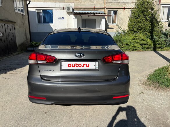 2017 Kia Cerato III Рестайлинг (Classic), серый, 1590000 рублей - вид 19