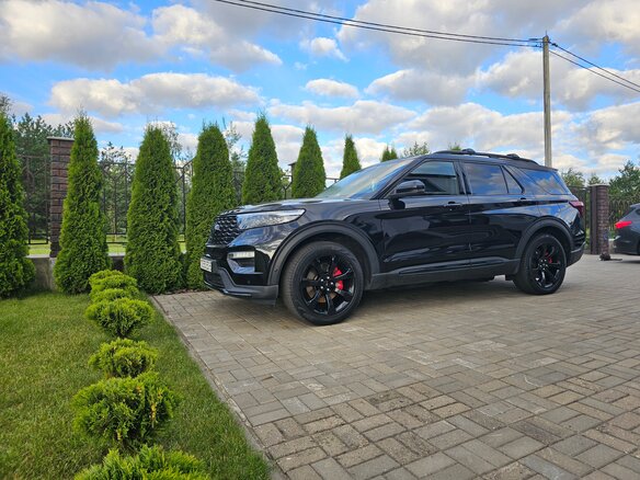 2020 Ford Explorer VI, чёрный, 3296885 рублей - вид 1