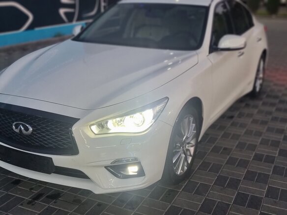 2017 Infiniti Q50 I Рестайлинг, белый, 2200000 рублей - вид 1