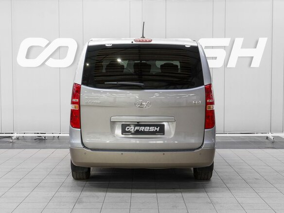 2016 Hyundai H-1 II Рестайлинг, серебристый, 2669000 рублей - вид 3