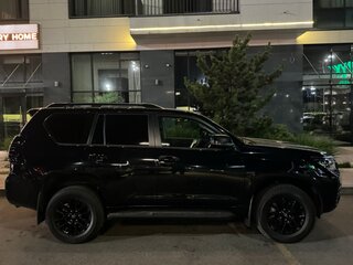 2023 Toyota Land Cruiser Prado 150 Series Рестайлинг 3, чёрный, 6500000 рублей, вид 3