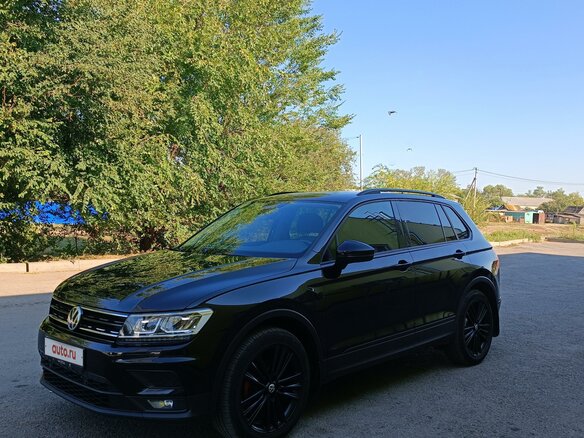 2019 Volkswagen Tiguan II, чёрный, 2650000 рублей - вид 2