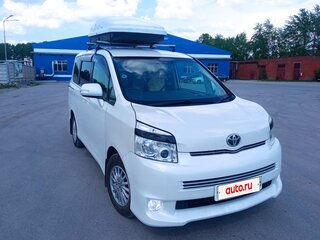 2008 Toyota Voxy II (R70), белый, 1500000 рублей, вид 2