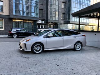 2019 Toyota Prius IV Рестайлинг (XW50), серебристый, 1947000 рублей, вид 2