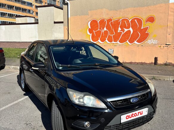 2010 Ford Focus II Рестайлинг, чёрный, 400000 рублей - вид 2