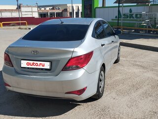 2015 Hyundai Solaris I Рестайлинг, серебристый, 650000 рублей, вид 3