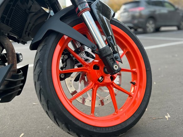 2023 KTM 125 Duke, белый, 559999 рублей - вид 7