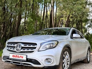 2018 Mercedes-Benz GLA 180 I (X156) Рестайлинг, серебристый, 2800000 рублей, вид 2