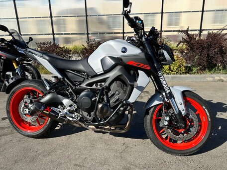 2020 Yamaha MT-09 (FZ-09), серый, 1000000 рублей, вид 5