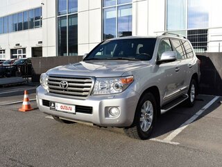 2013 Toyota Land Cruiser 200 Series Рестайлинг 1, серебристый, 4200000 рублей, вид 1
