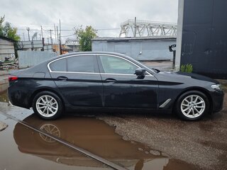 2021 BMW 5 серии 520i VII (G30/G31/G38) Рестайлинг, чёрный, 3070000 рублей, вид 2
