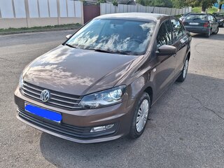 2017 Volkswagen Polo V Рестайлинг, коричневый, 900000 рублей, вид 1