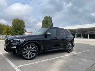 2019 BMW X5 M50d IV (G05/G18), чёрный, 7300000 рублей, вид 2