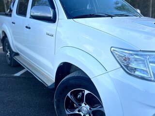 2013 Toyota Hilux VII Рестайлинг, белый, 1890000 рублей, вид 2
