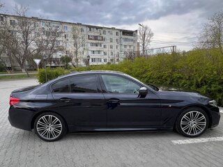 2019 BMW 5 серии 530d xDrive VII (G30/G31/G38), чёрный, 5300000 рублей, вид 3