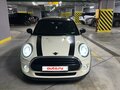 2021 Mini Hatch Cooper III (F55/F56) Рестайлинг, белый, 2600000 рублей - вид 1