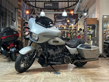 2024 Harley-Davidson CVO Street Glide, серебристый, 4950000 рублей, вид 1
