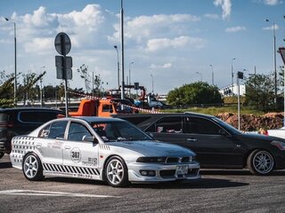 2001 Mitsubishi Galant VIII Рестайлинг, серебристый, 430000 рублей, вид 4