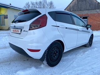 2015 Ford Fiesta Mk6 Рестайлинг, белый, 650000 рублей, вид 3