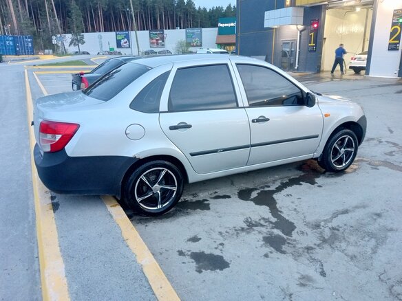 2013 Lada (ВАЗ) Granta I, серый, 200000 рублей - вид 2