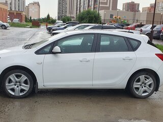 2010 Opel Astra J, белый, 700000 рублей, вид 4