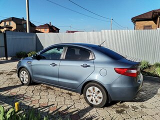 2013 Kia Rio 5-speed III, голубой, 930000 рублей, вид 2