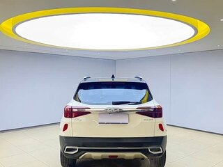 2022 Kia KX3, белый, 1475009 рублей, вид 4