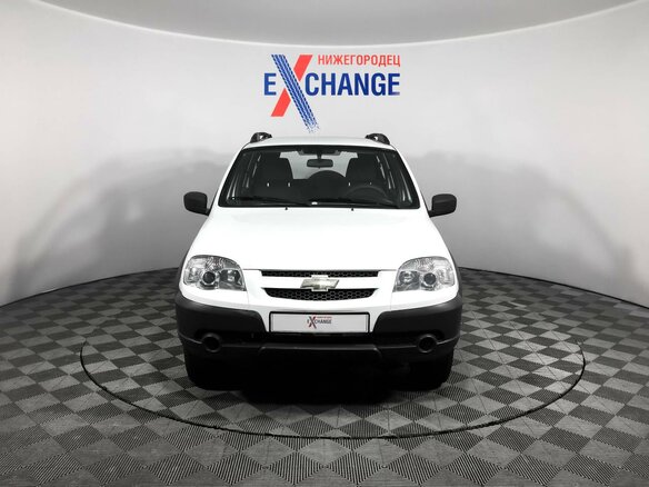 2015 Chevrolet Niva I Рестайлинг, белый - вид 1