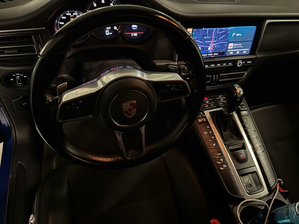 2021 Porsche Macan I Рестайлинг, синий, 4160000 рублей - вид 16