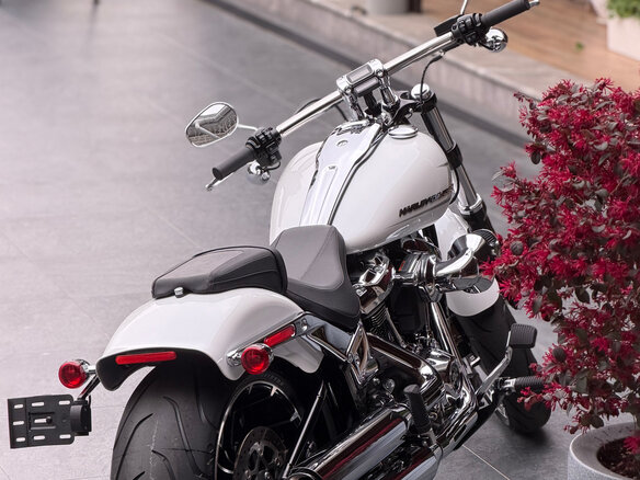 2024 Harley-Davidson Breakout, белый - вид 3
