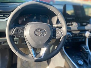 2023 Toyota RAV4 V (XA50), чёрный, 4200000 рублей, вид 3