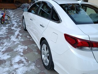 2019 Hyundai Sonata VII (LF) Рестайлинг, белый, 1650000 рублей, вид 5