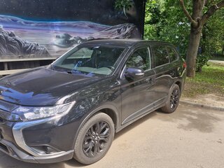 2021 Mitsubishi Outlander III Рестайлинг 3, чёрный, 2200000 рублей, вид 2