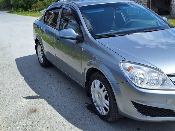 2011 Opel Astra H Рестайлинг, серый, 520000 рублей - вид 3