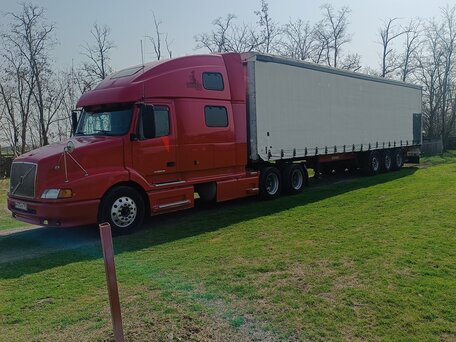 2002 Volvo VNL, красный, 4700000 рублей, вид 3