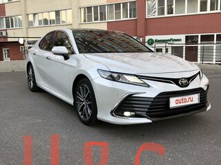 2022 Toyota Camry VIII (XV70) Рестайлинг, белый, 3650000 рублей, вид 2